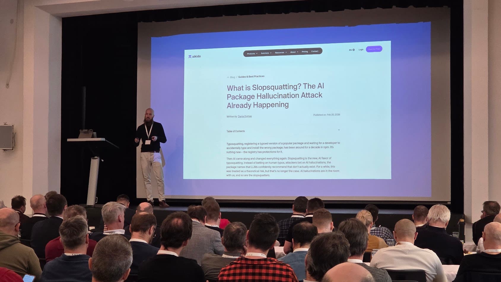 Vývojáři během školení aplikační bezpečnosti a AI